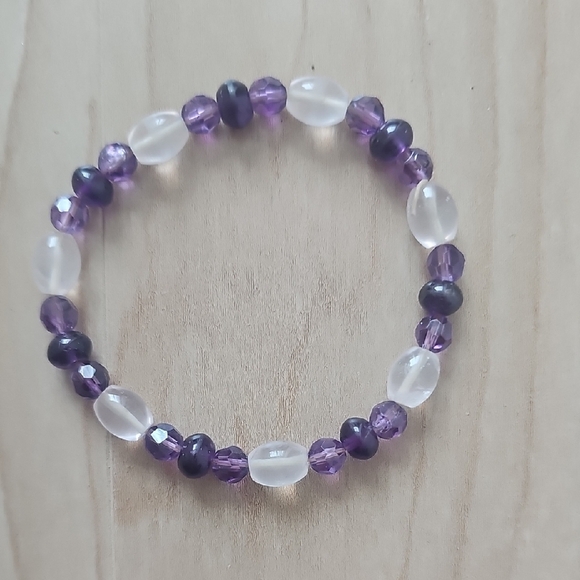 Jewelry - Elegant Purple and White Beaded Bracelet